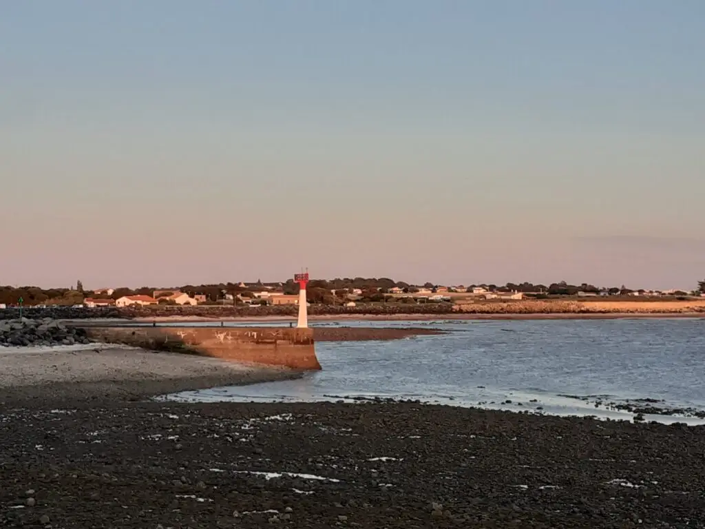 Vue panoramique sur l’océan depuis le restaurant à Nieul-sur-Mer